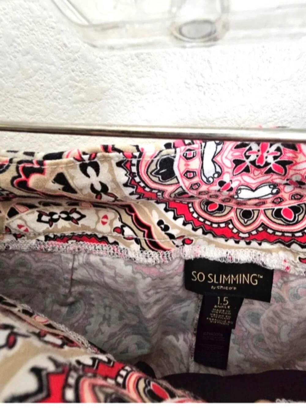 Chico's So Slimming Brigitte Medallion Print pants size 1.5